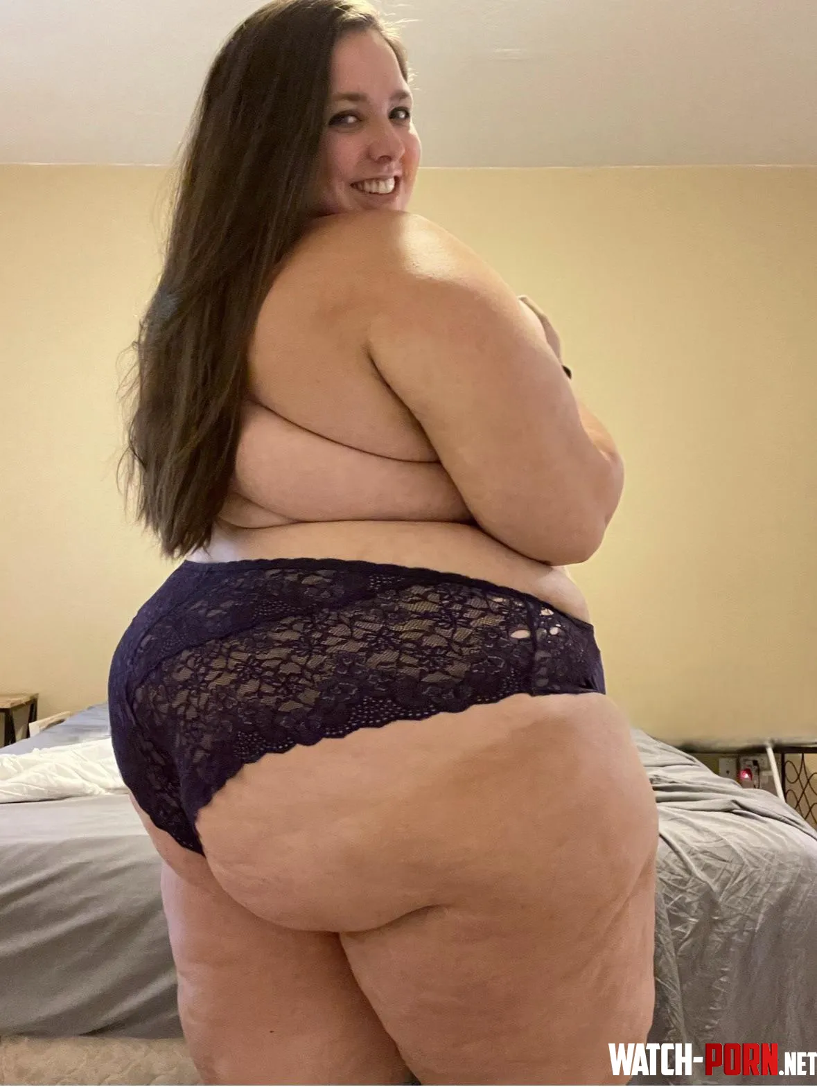 perfectly round and fuckable   come up behind me  by LolaRhiannon