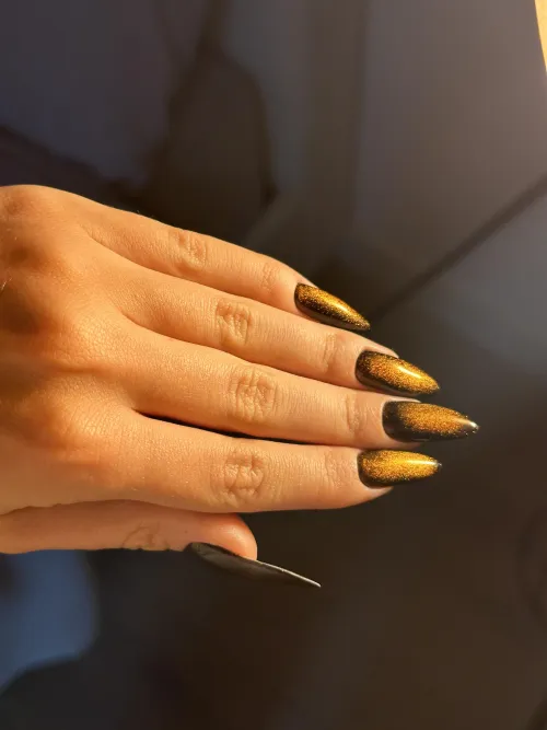 Thumbnail Nail Application Choices Discussion by flippinmylid in NailFetish