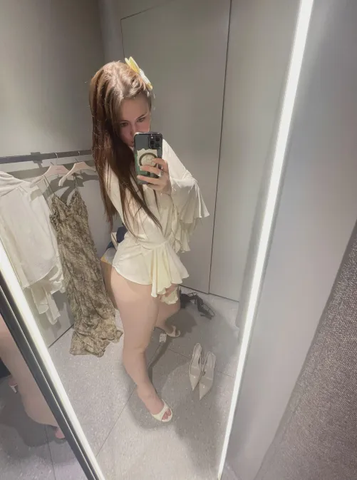 Thumbnail Honest Opinions Wanted on Daring Mirror Selfie