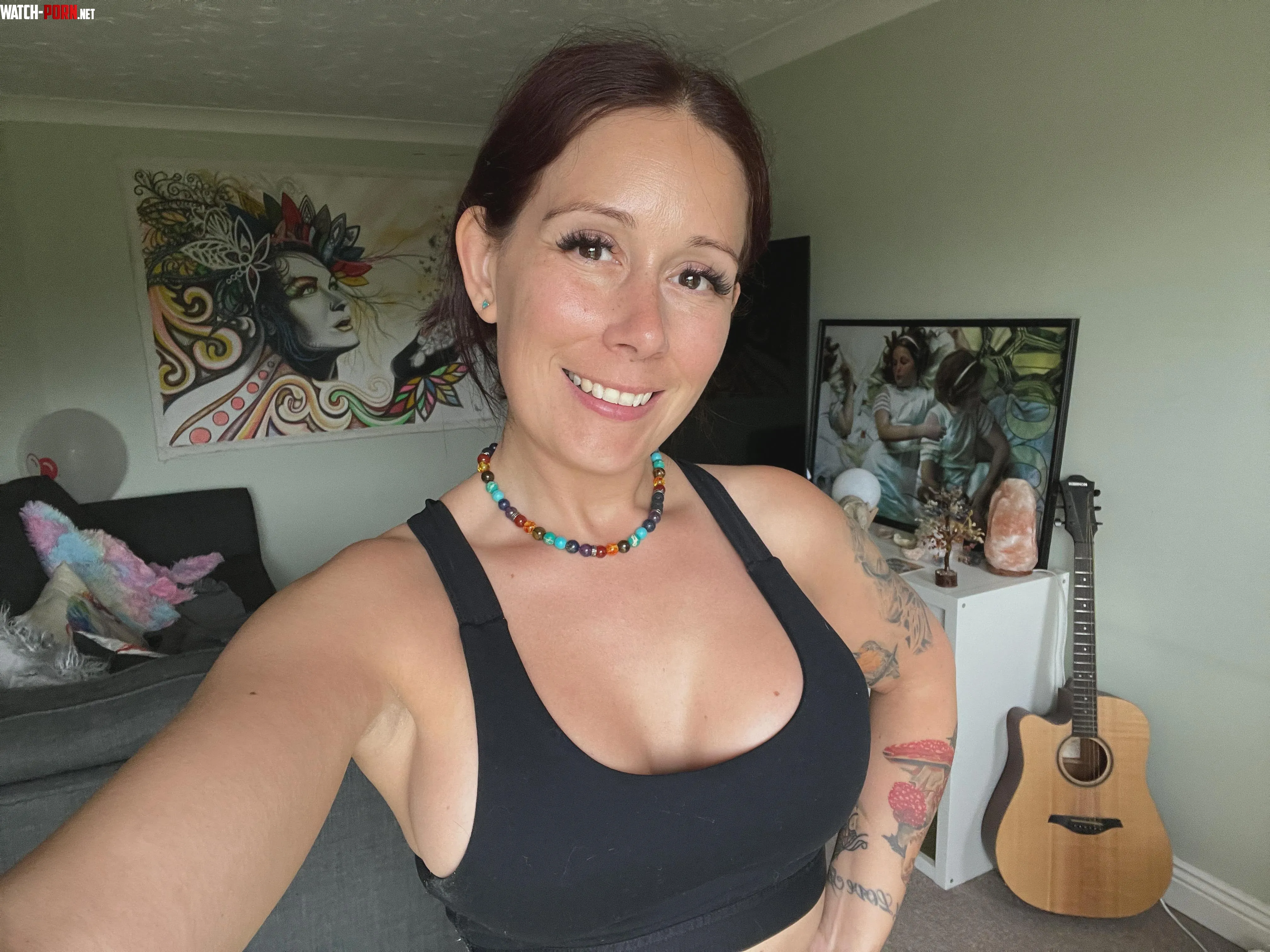 Pre gym cleavage by safemooner