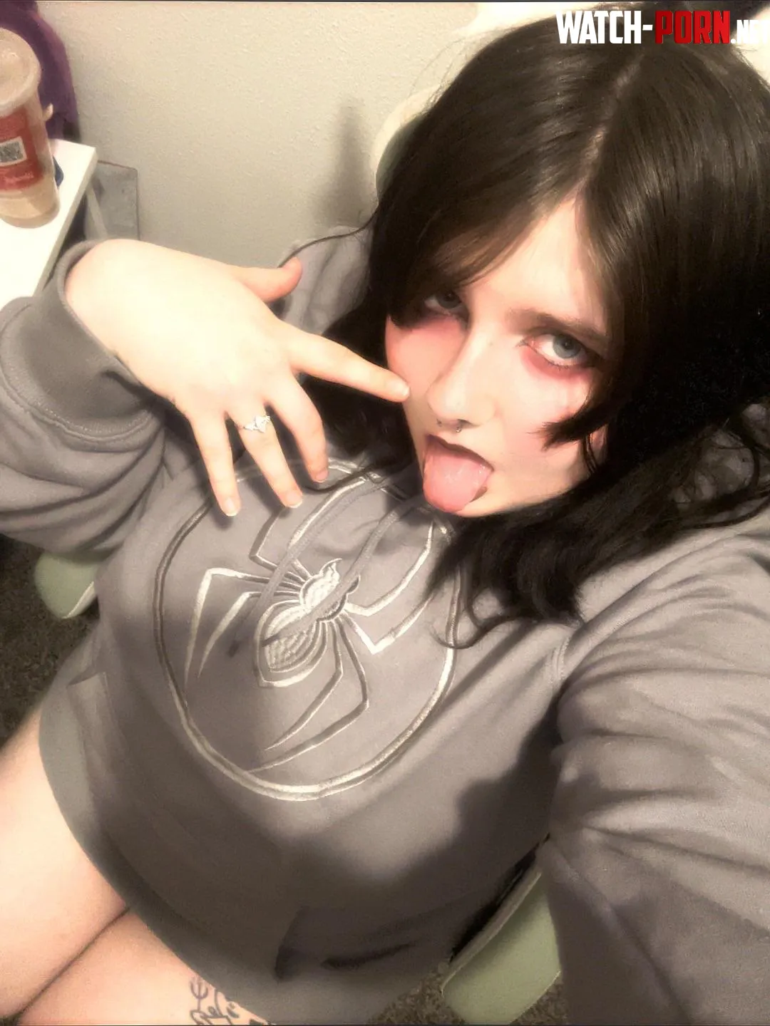 19f in her new hoodie by MatchaChia_