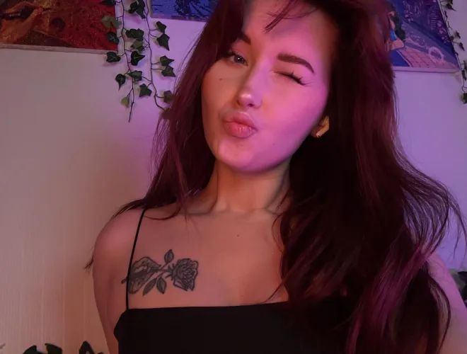 Thumbnail Achieve Pouty and Plump Lips with Tips from Dreaynieas