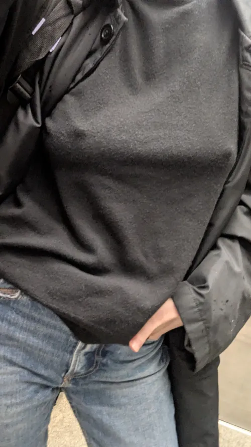 Thumbnail Unapologetically Braless: NouvelTefenet's Bold Fashion Choice