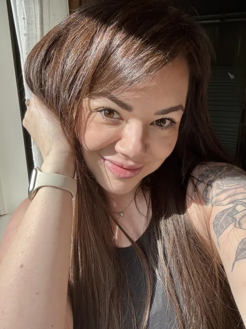 Thumbnail avajadeanderson Shines a Light on Wedding Rings in the Sun