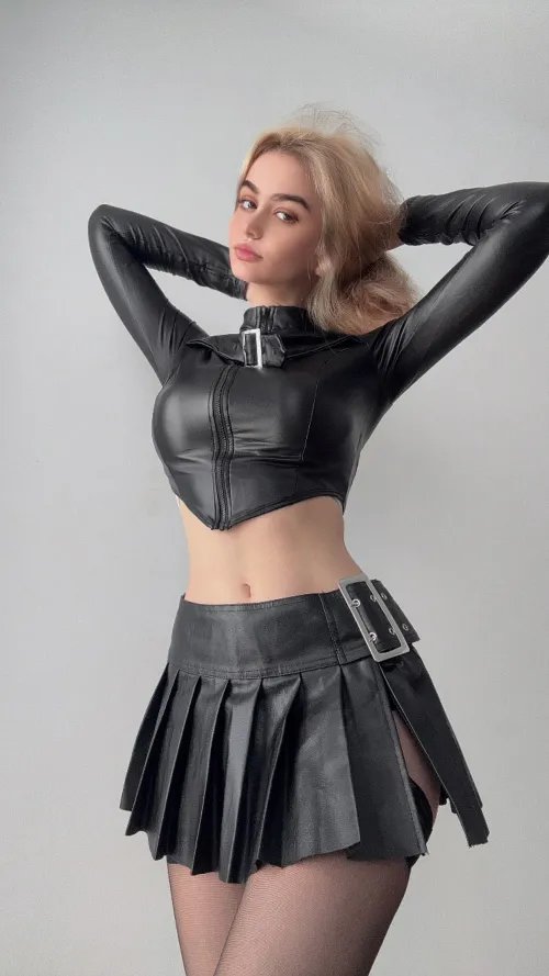 Thumbnail Who's in Charge? Exploring Leather Fashion for Women - ArogantBitch