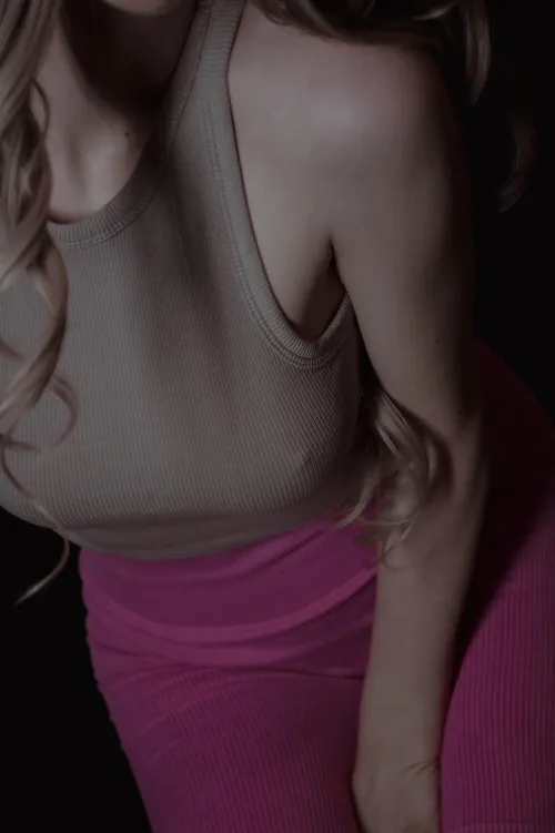 Thumbnail Braless Dilemma: Exploring the Freedom of Going Uncovered | buonbella