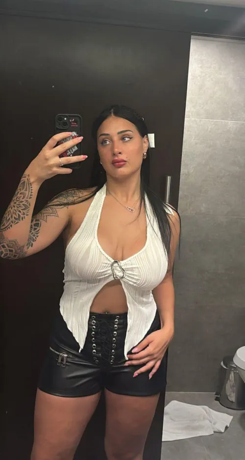 Thumbnail CheekyDollX's Take on Crop Tops: Short & Sweet