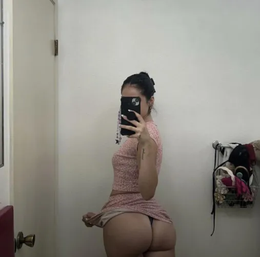 Thumbnail Exploring the Allure of Latina Curves - GanacheAwkward2755 Reveals