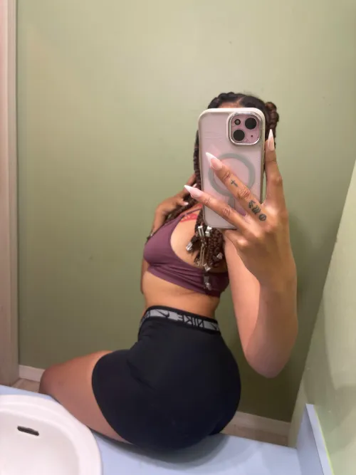 Thumbnail Sultry Proposal in a Mirror Selfie Display