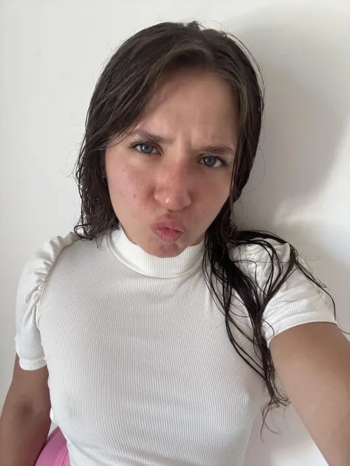 Thumbnail Lovelivee's Braless Musings: Embracing Uniqueness