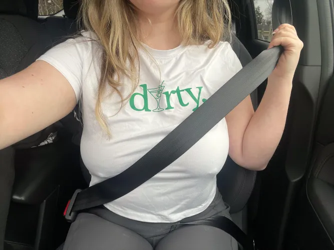 Thumbnail Velvety_Vickie's Grocery Run: Stylishly Braless