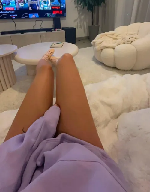 Thumbnail KettlebellDan's Invitation for 'Netflix and Chill' with Beautiful Legs