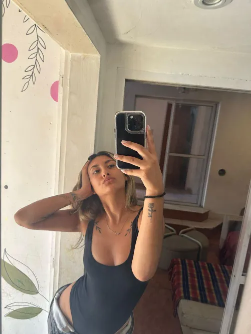 Thumbnail On Display: Watch Me Pose | lexibaddy