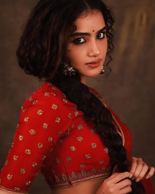 Thumbnail Anupama Parameswaran: A Radiant Beauty Among PrettyGirls