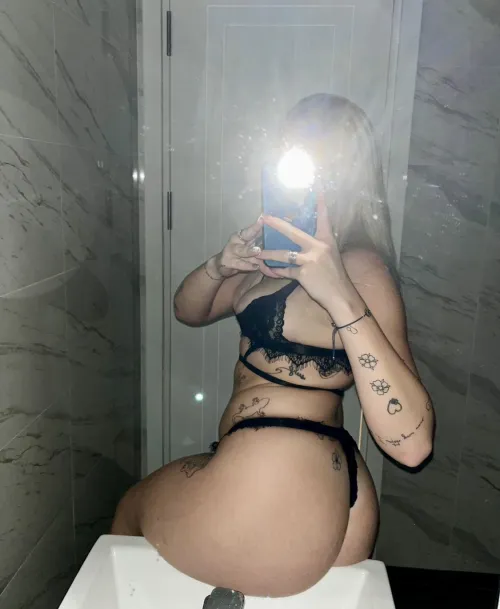 Thumbnail Captivating View: Lexi-gone_WILD's MirrorSelfie Anticipation