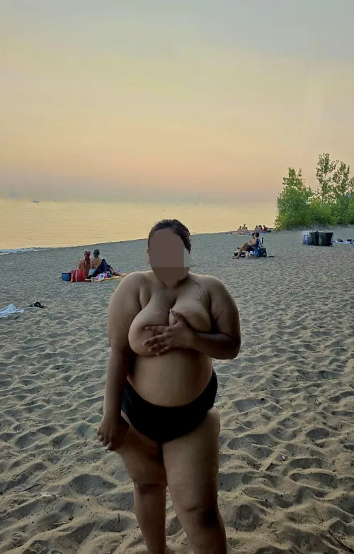 Thumbnail Life-Elevator-3436 Greets with Hello: A Handbra Introduction