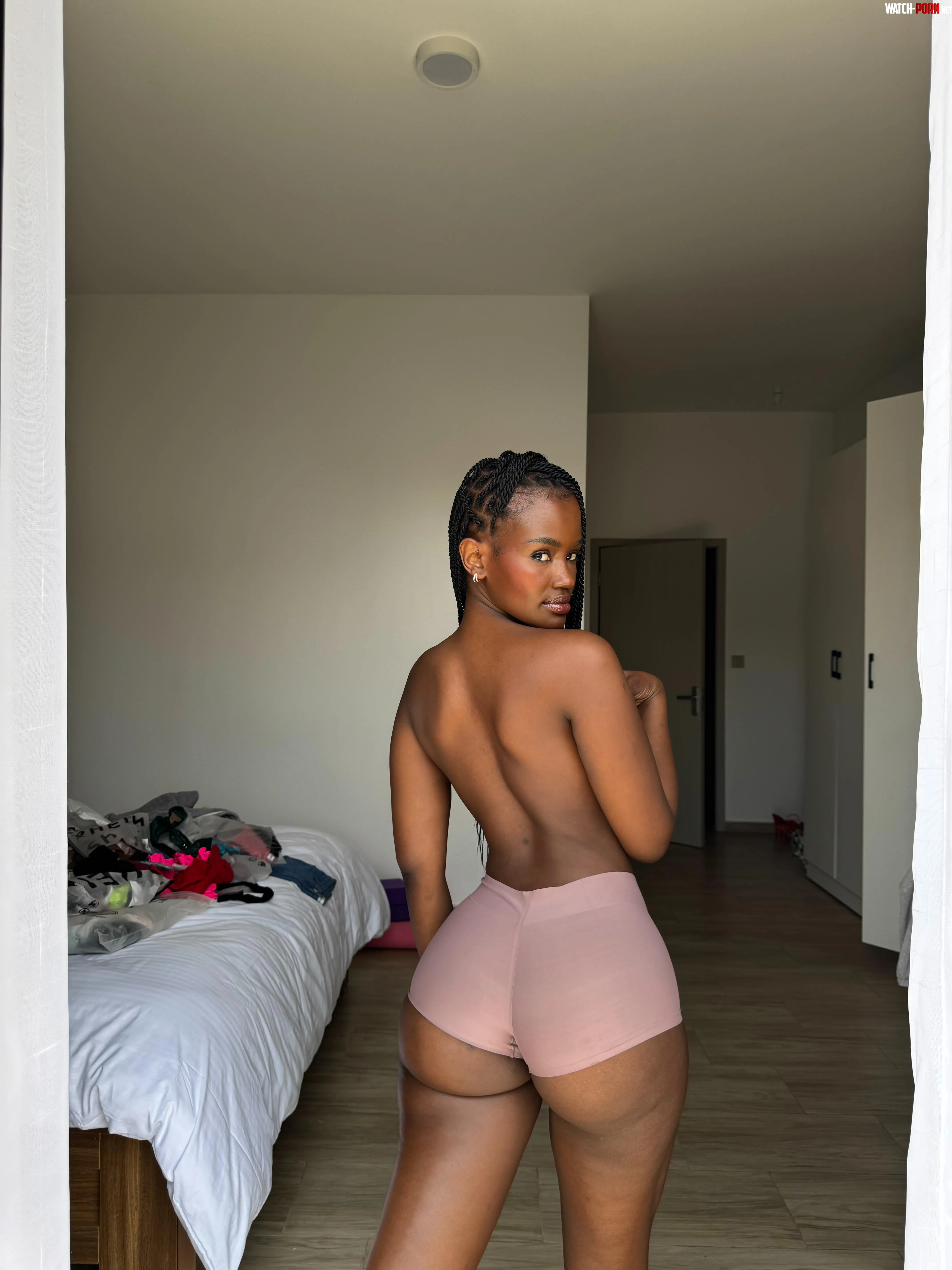 They say I look good from the back by dizzy_daisyyy