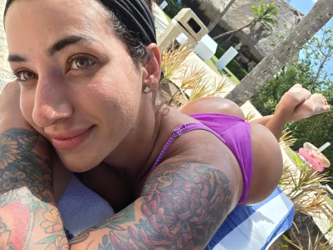 Thumbnail Daphne_63 Embodies Italian and Puerto Rican Beauty