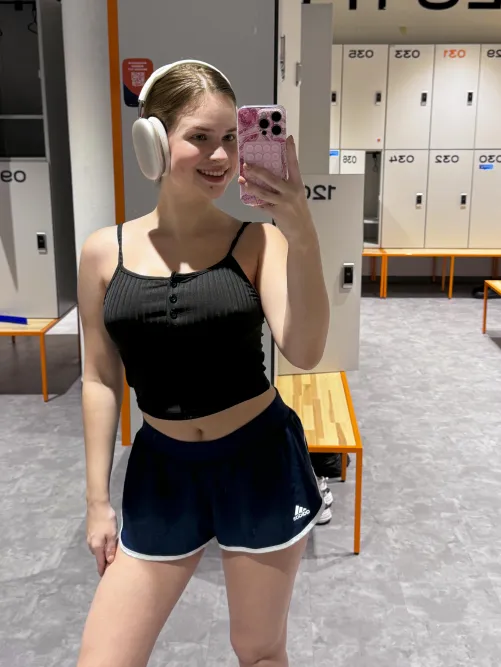 Thumbnail LilyRoseCharm Advocates Comfy Top for Great Workouts in croptopgirls