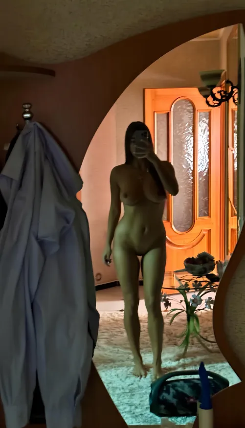 Thumbnail EvaaSkye's Journey to Self-Comfort and Confidence in Nude_Selfie