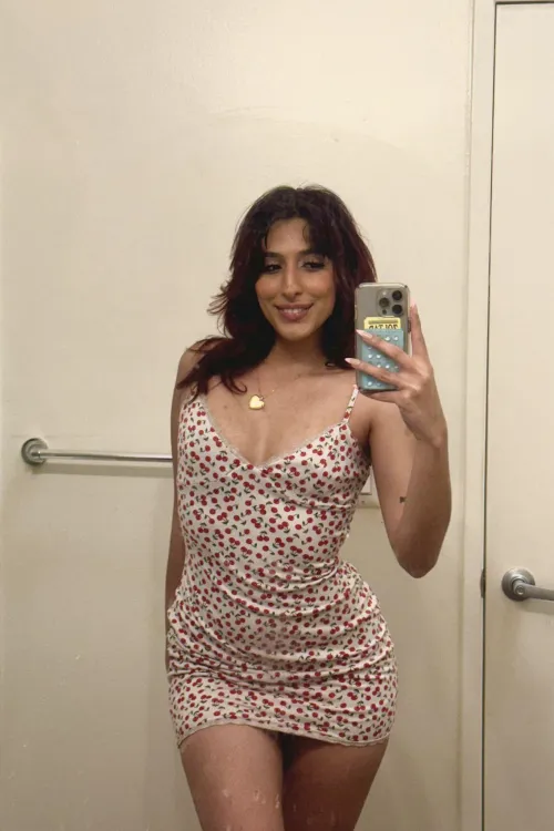 Thumbnail Seductive Peek: What's Under My Dress? | chcmistryy