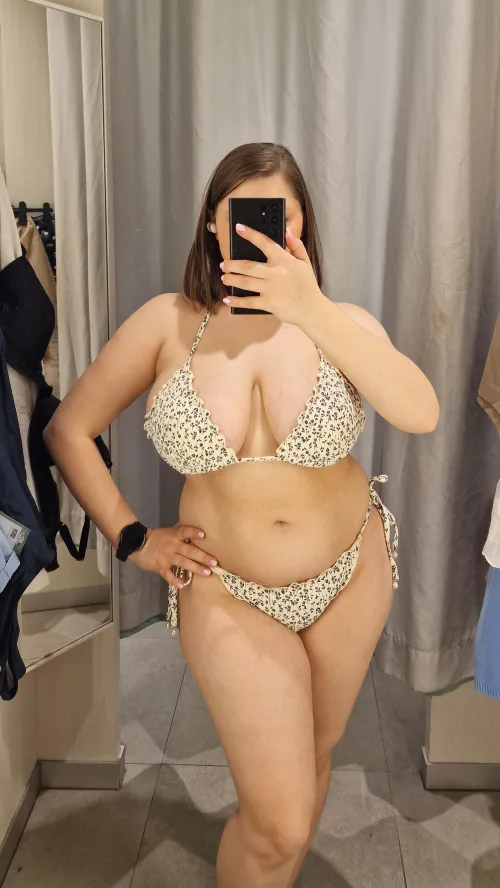 Thumbnail Exploring Elegance: Trying on New Lingerie