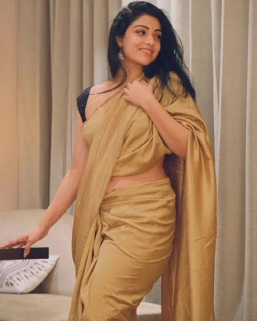 Thumbnail Bollywood Beauty: Avantika Mohan's Mesmerizing Photos | gentlemanboners