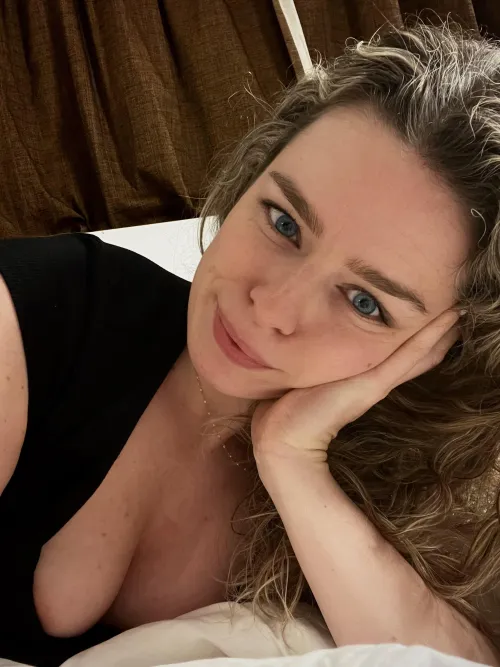 Thumbnail Soft Allure: Capturing linaabaee's Downblouse Appeal