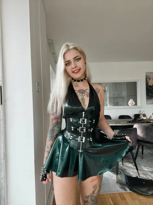 Thumbnail Perfect Date Outfit: Shine in ShinyPorn | MistressMercyxoxalt
