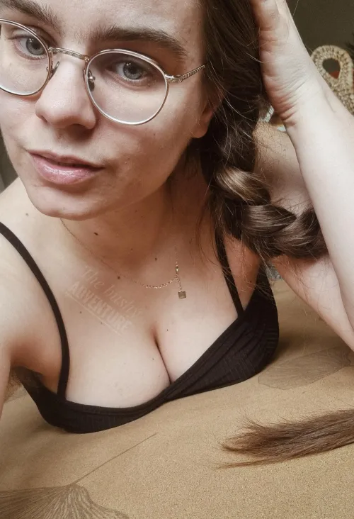 Thumbnail TheBushyAdventure: Brief but Stunning Cleavage
