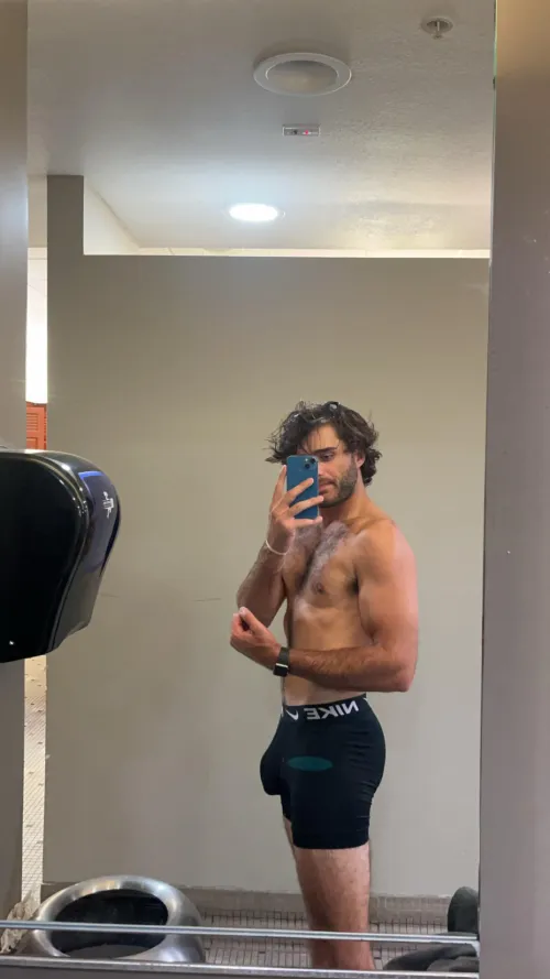 Thumbnail InjuryWarm Unveils a Post-Sauna Story of Striking Appeal in Bulges