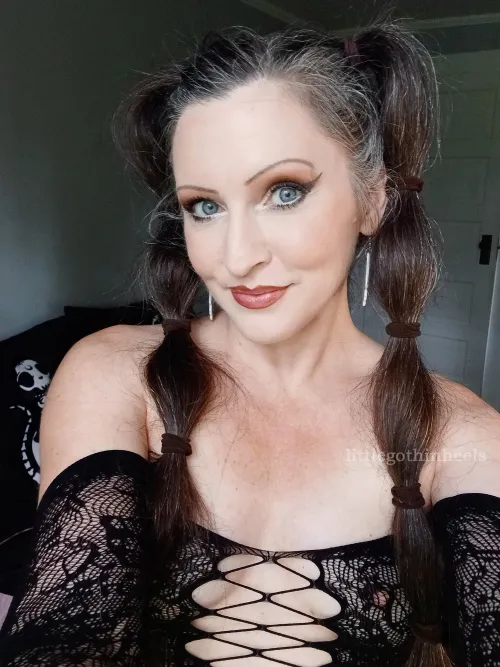 Thumbnail Unconventional Beauty: Embracing Graying Hair | Milfie 44F