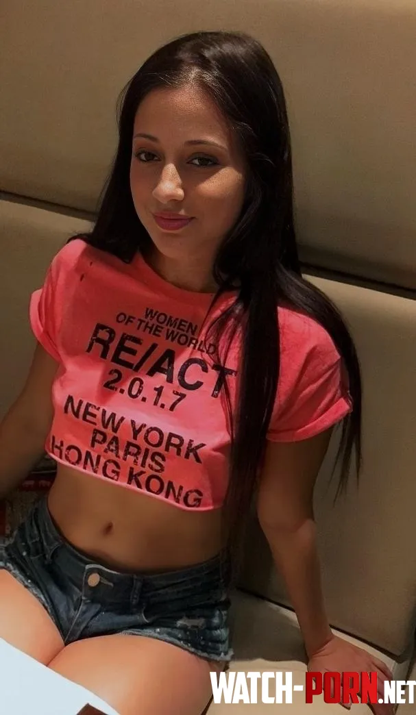 Do my crop top distracting u  by Cassie_amber69