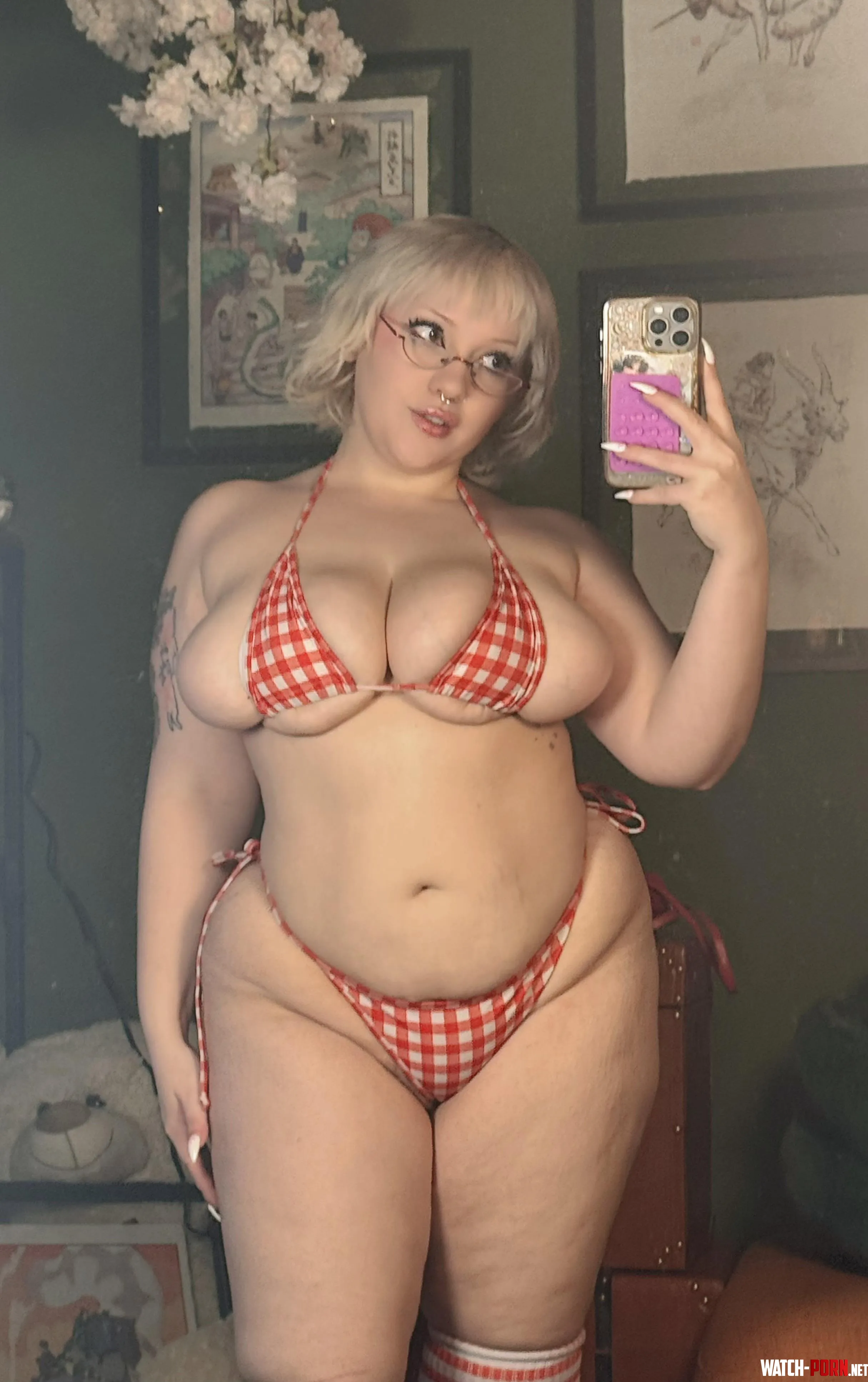 short sweet and curvy by bunnygirlxox