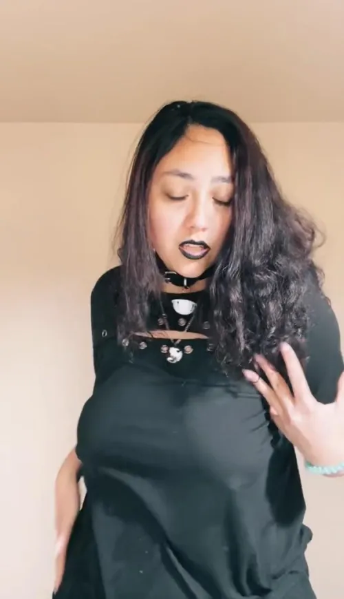 Thumbnail dancing_queen6969: Embracing the Braless Lifestyle | Saggy