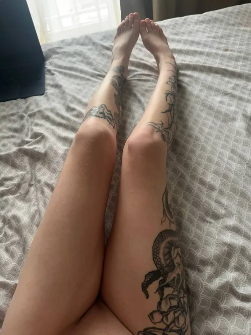 Thumbnail Switithe19531a Gets Sexy - Showing Off Those Legs