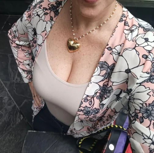 Thumbnail 50-Year-Old HR Mom Busts Stereotypes - Sarah_Diaz's Journey | AgedBeauty
