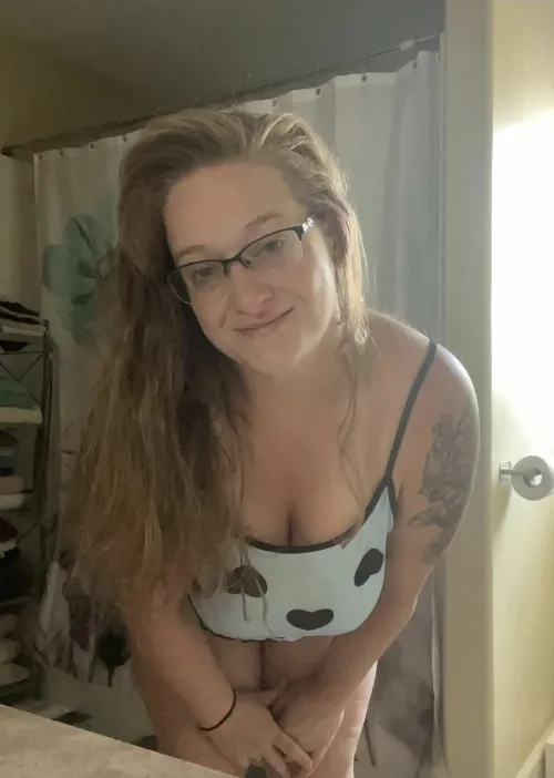 Thumbnail Nicolebunzzz Mixes Nerdiness with MILF Bounce in Babes World