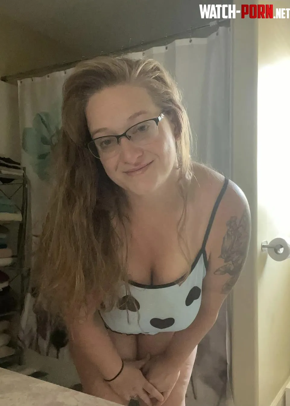 Nerd in the front phat ass milf in the back by nicolebunzzz