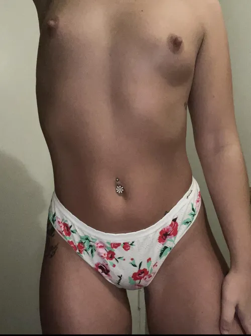 Thumbnail Braless Wonders: Celebrating TinyTits Freedom