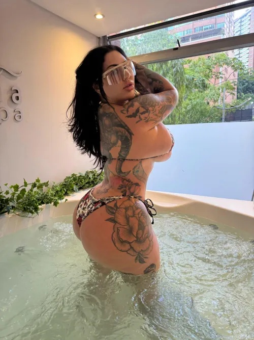 Thumbnail DiscussionObvious358 | BoltedOnBooty Category