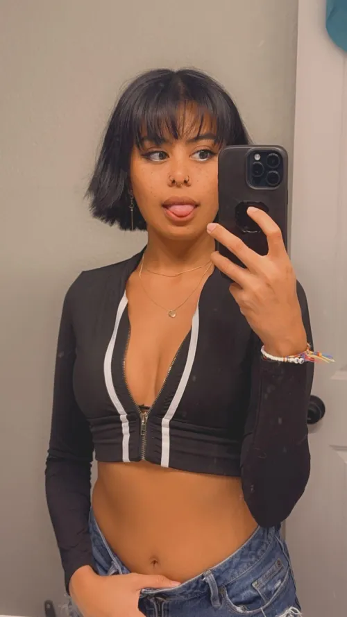 Thumbnail Zip Down Surprise: Dive into Croptopgirls' Collection with babyinyellow83