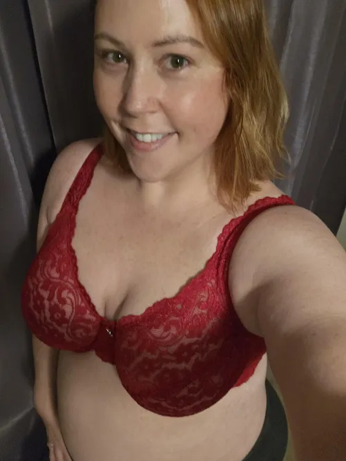 Thumbnail Embracing Natural Beauty with mellymac123's Voluptuous Self