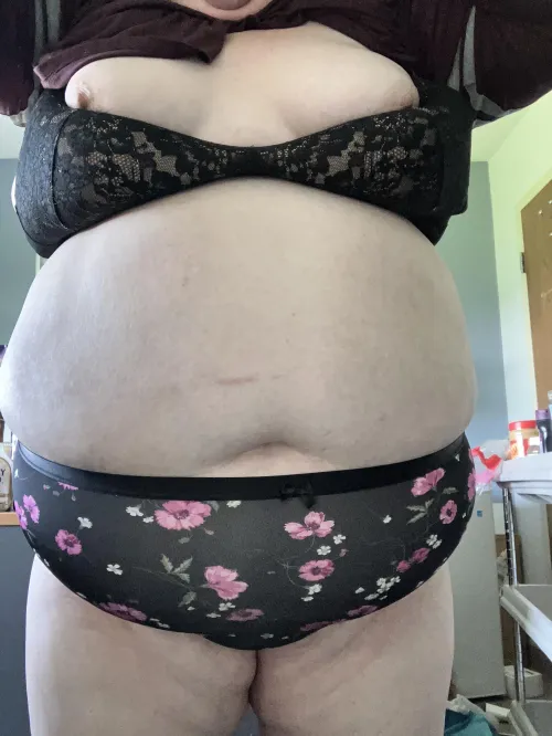 Thumbnail Ready for Fun: Join BBW Writer in the Excitement of 'Friyay'