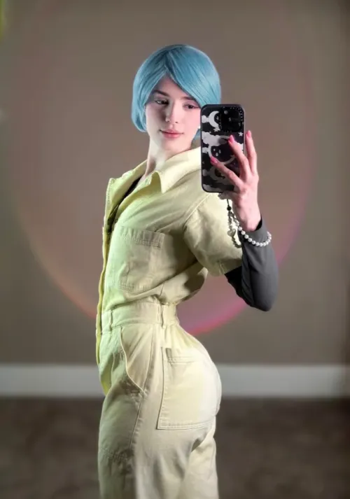 Thumbnail LeesiBB's Stunning Bulma Cosplay from Dragon Ball Super