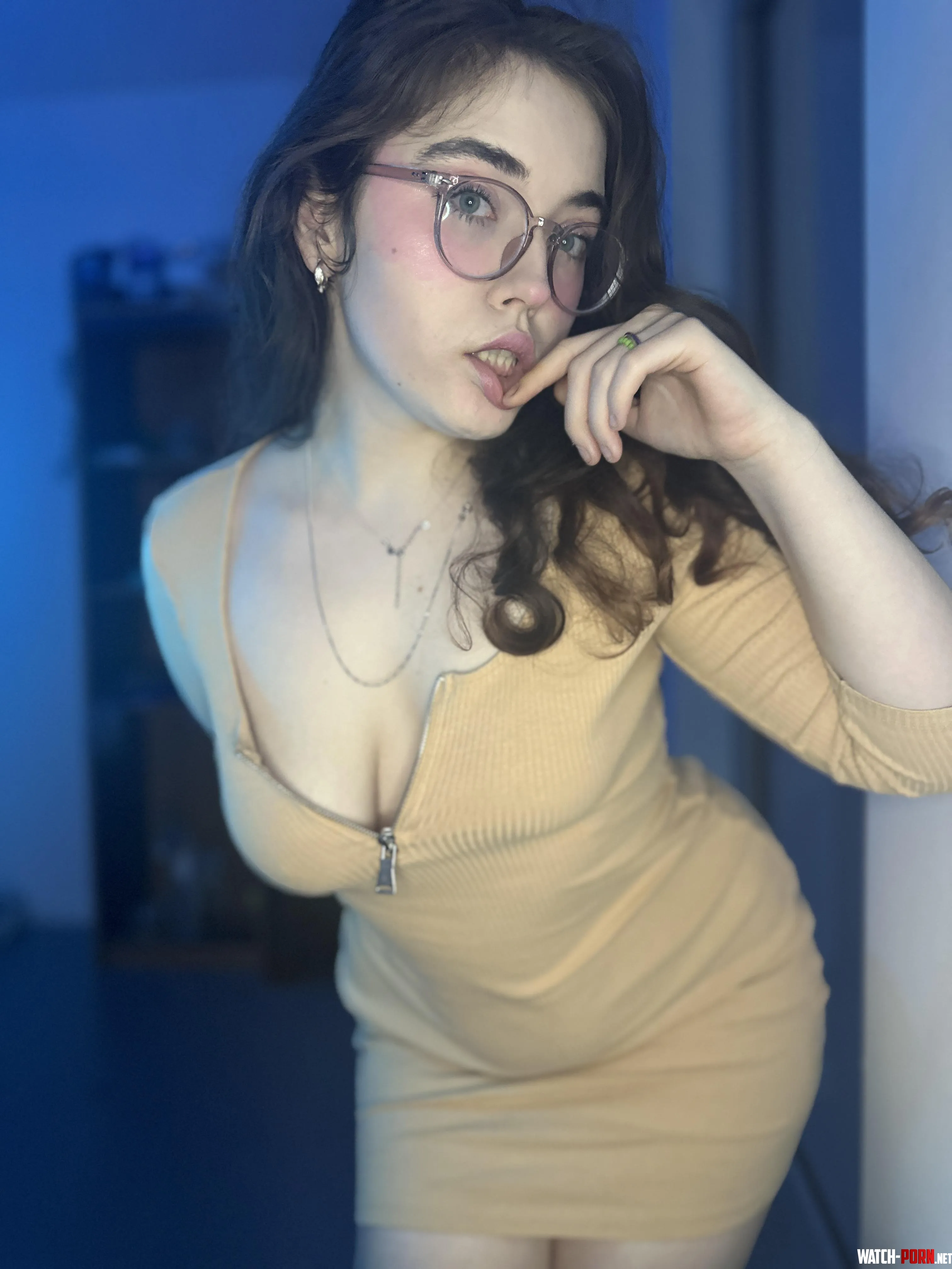 You think this is a good dress for a first date by Sharon_Vaughn