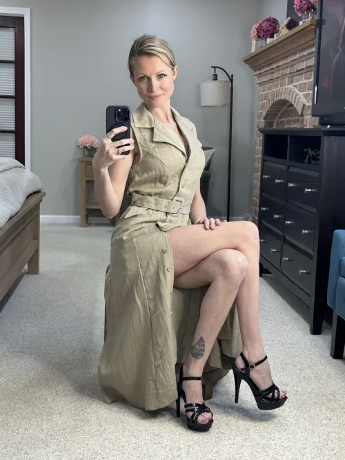 Thumbnail Lily_Devyne Shines in a New Dress Experience
