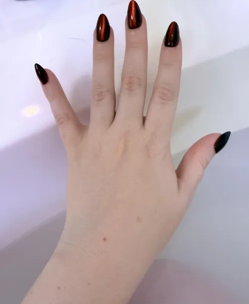 Thumbnail YourBestNightmaree25's Seductive Red Claws | nailFetish
