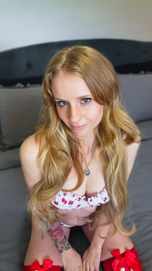 Thumbnail Strip Poker Fun: Dainty-Elle's Playful Blonde Adventure