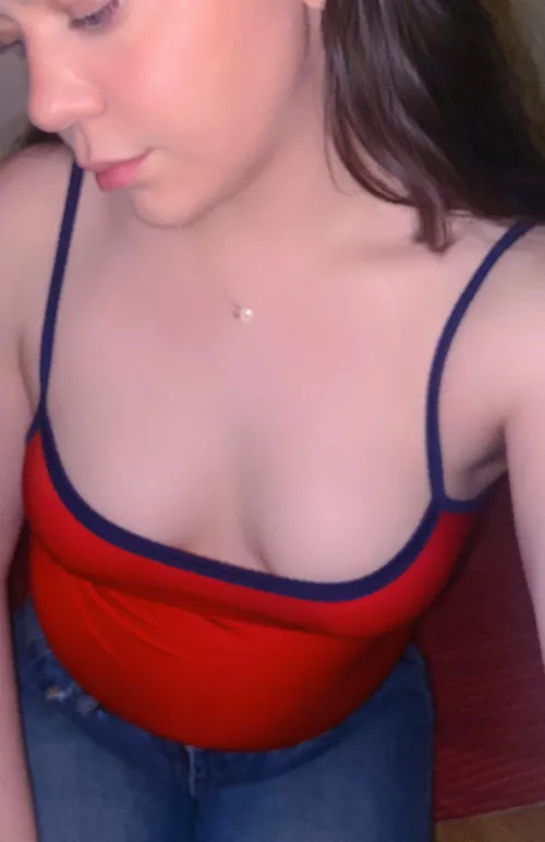 Thumbnail Captivating Gaze: Inviting Appreciation for Revealing Beauty
